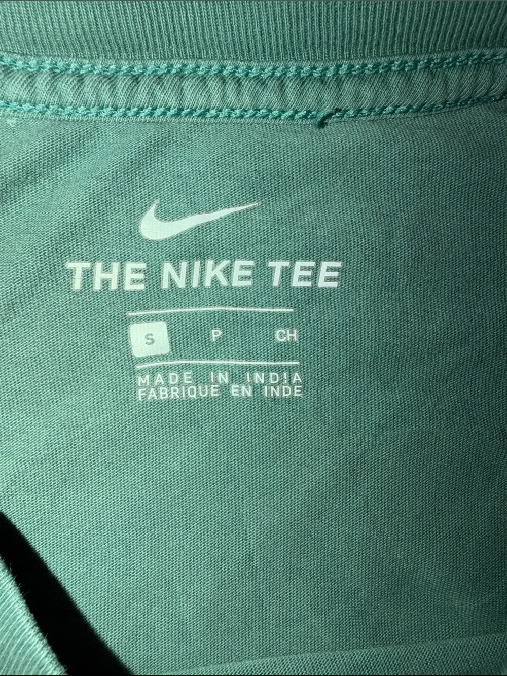Nike SB Men’s S Swooshface Graphic Skateboarding T-Shirt Green Fall 2019 EUC